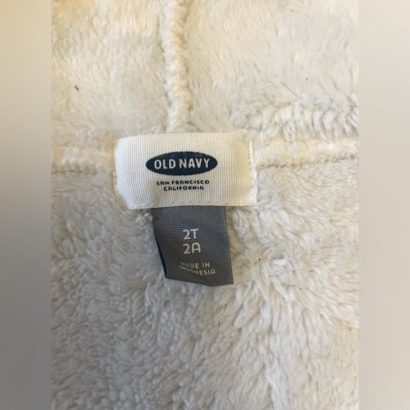 2/$12 Old Navy white Sherpa with a mauve color - Picture 5 of 6